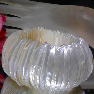 Vintage MOTHER OF PEARL Shell BRACELET~ Classic 1950's FULL OF LUSTER